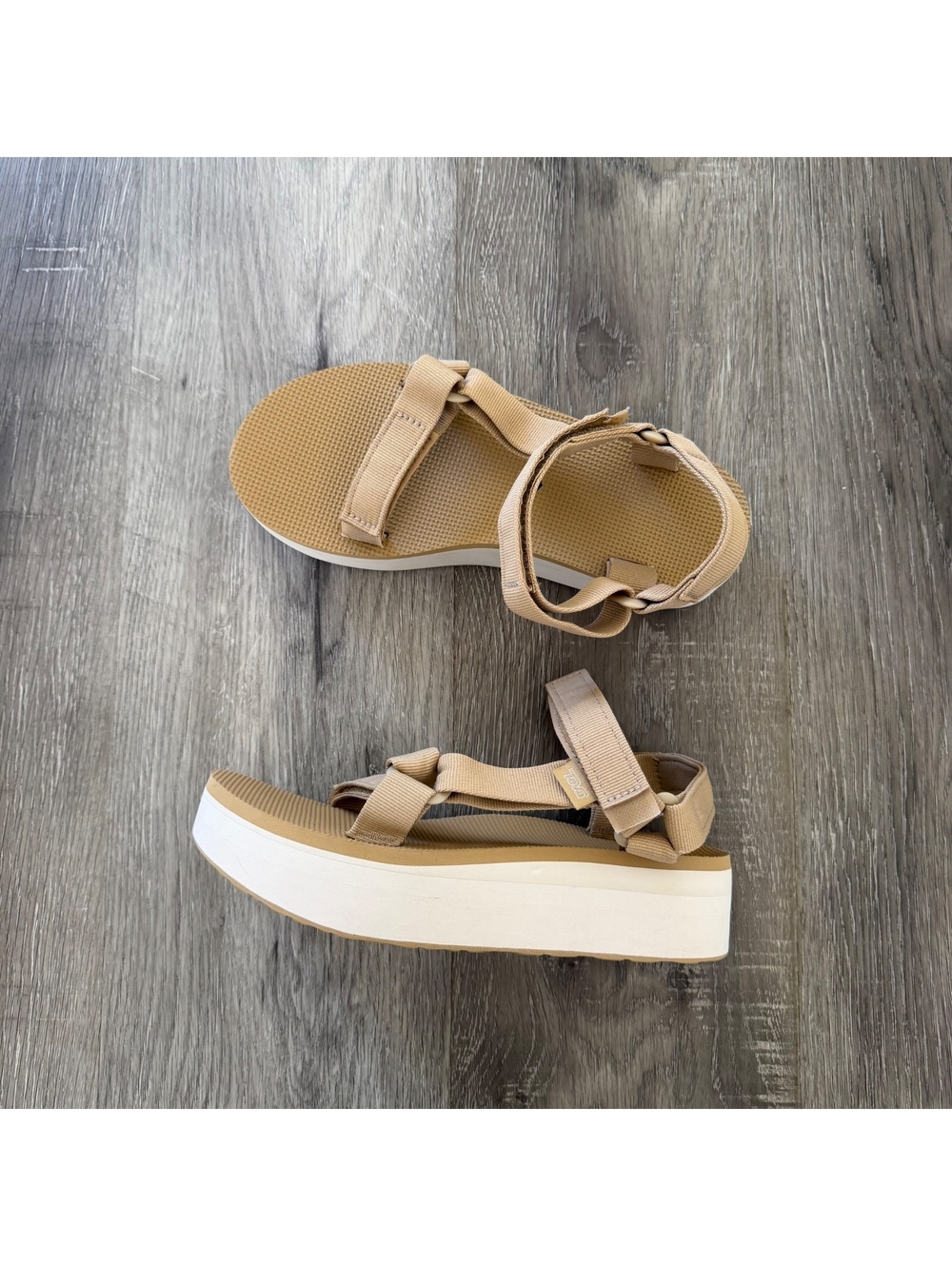 Teva women’s platform universal sandals size 8